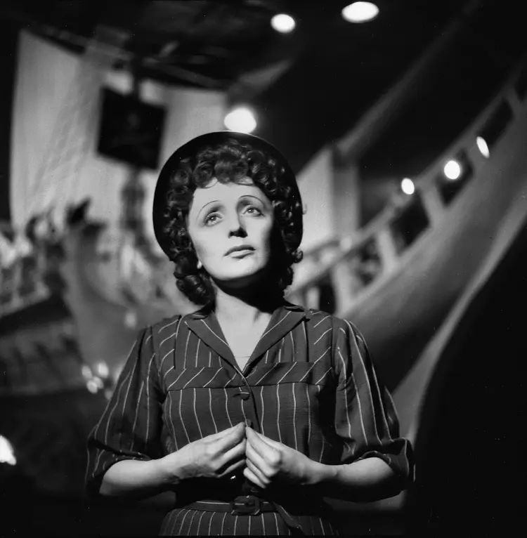FRANCE - 1950:  Edith Piaf (1915-1963), French singer.  (Photo by Gaston Paris/Roger Viollet/Getty Images)