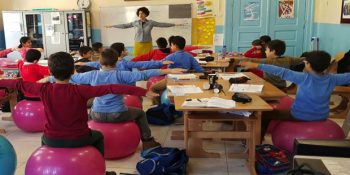 Farklı Bir Eğitim Mümkün: Pilates Topuyla Öğrencilerine Dersi Sevdiren Başak Öğretmen