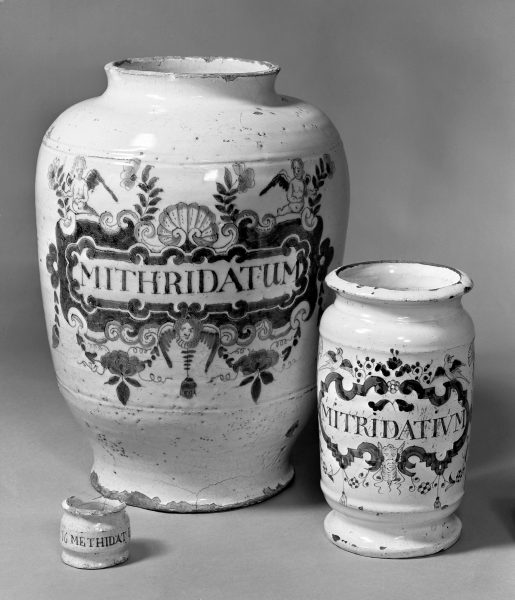 M0020082 3 Drug jars for Mithridatum.