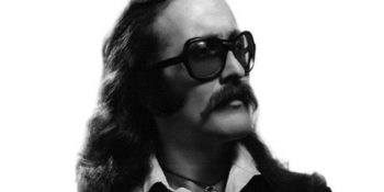 11 Unutulmaz Şarkı Sözüyle Ölümsüzlüğünü Kanıtlamış Sanatçı Cem Karaca