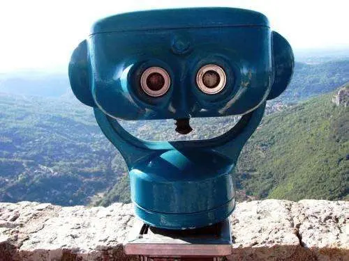 this-view-finder-thing-who-loves-sharing-his-view-with-you-photo-u1