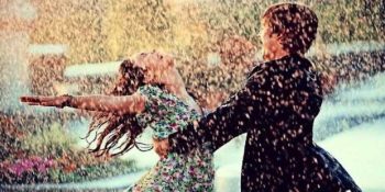 Sadece Sevgilisine Körkütük Aşık Olanların Anlayabileceği 14 Özenilesi Şey