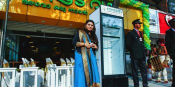 Evsizler İçin Restoranının Önüne Buzdolabı Koyan Yardımsever Bir Kadın: Minu Pauline