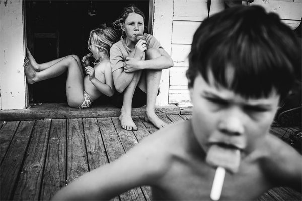 raw-childhood-without-electronic-devices-niki-boon-new-zealand-1