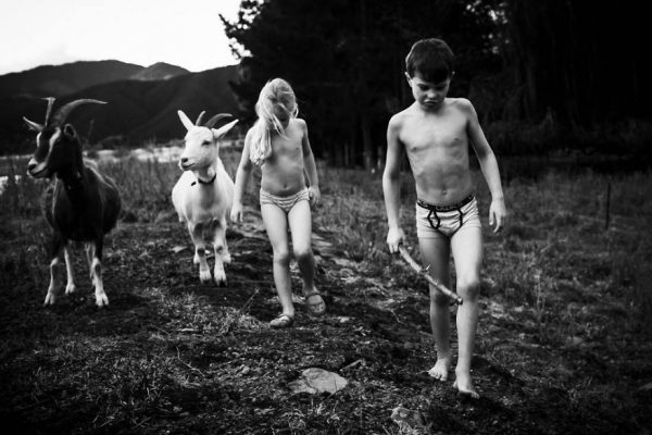 raw-childhood-without-electronic-devices-niki-boon-new-zealand-12