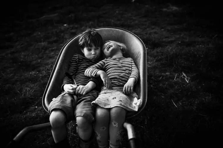 raw-childhood-without-electronic-devices-niki-boon-new-zealand-2