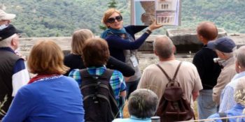 Dünyayı Gezerken Bir De Üstüne Para Kazanabileceğiniz 12 Şahane Meslek