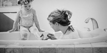 Kadınların En Yakın Arkadaşlarının Anneleri Olmasının 12 Duygusal Nedeni