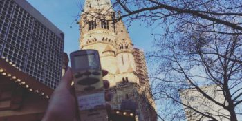 Sınıftan Çıkması Yasak Olan Klima Kumandasını Ülke Ülke Gezdiren Troll Gençler