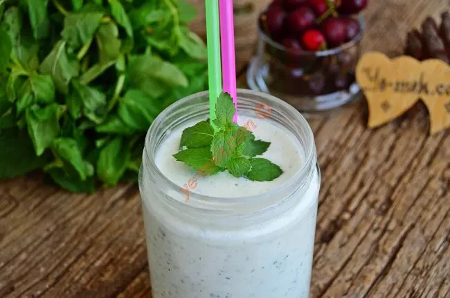 naneli-ayran-resimli-yemek-tarifi(7)