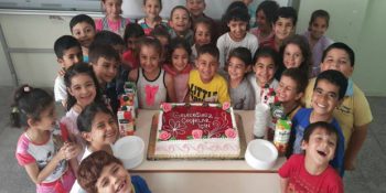 Çocukların Hem Yüzünü Güldürüp Hem de Ağzını Tatlandıran Güzel İnsan Topluluğu: Pastamı Üfler Misin