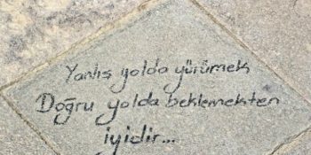 Emrah Serbes’in İnsanı Dertlere Salan Hikayem Paramparça’sından 16 Muhteşem Tespit