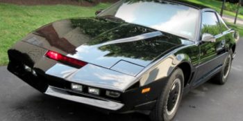 Çocukken Sadece Odamızın Duvarlarını Değil Hayallerimizi de Süsleyen 15 Canavar Gibi Araba