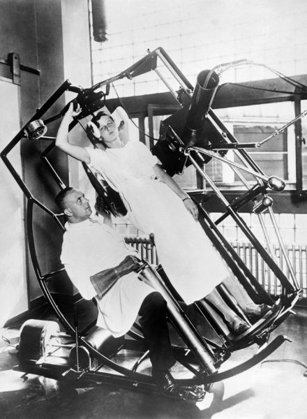 One of the advanced wonders at the Roentgen Institute, the modern Roentgen 'look through' machine, which prevents any injury to the treating physician, Frankfurt, Germany, circa 1929. (Photo by Underwood Archives/Getty Images)