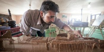 Savaşta Yok Olan Tarihi Eserlere Mülteci Kampında Tekrar Hayat Veren Suriyeli Sanatçılar