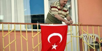 Moda Tasarım Mezununun Objektifinden Türk Erkeklerinin Vazgeçilmezi  12 Çizgili Tişört Modası Fotoğrafı