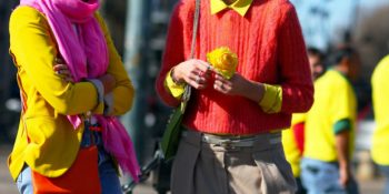 Renkli Şeyler Giymeyi Seven Kadınlara Dair Bilmeniz Gereken 16 Kıymetli Şey