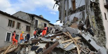 İtalya’da Yaşanan Depremin Yıkıcılığını Gözler Önüne Seren 22 Öncesi ve Sonrası Fotoğrafı
