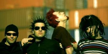 Ergenliği 2000’lere Denk Gelen Herkesin Çok İyi Bildiği 38 Türkçe Rock Şarkısı