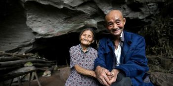 Yarım Asır Boyunca Mağarada Yaşayan Yaşlı Çiftin Sizi Gerçek Aşka İnandıracak Hikayesi