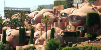 Avrupa’nın En Pahalı Evi: Pierre Cardin’in Fransa’da Yer Alan Baloncuklar Sarayı