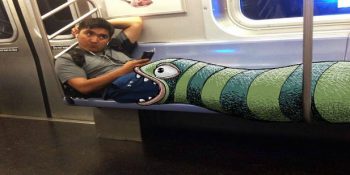 Metrodaki Yolcuların Bitkin Hallerini Bir Eğlenceye Dönüştüren Adamdan 19 Eğlenceli Karalama