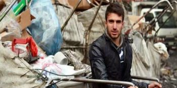 Küçük Yaşından Beri Sokaklarda Kağıt Toplayan Muhammet’in Hayata Bakışınızı Değiştirecek Hikayesi