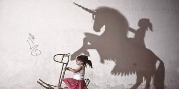 Kelly Than’in Küçük Kızı İle Yarattığı Hayal Dünyasına Dair 11 Gölgeli Fotoğraf