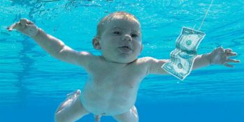 Nirvana’nın Simgesi Haline Gelmiş Albüm Kapağındaki Bebekten 25 Yıl Sonra Aynı Poz