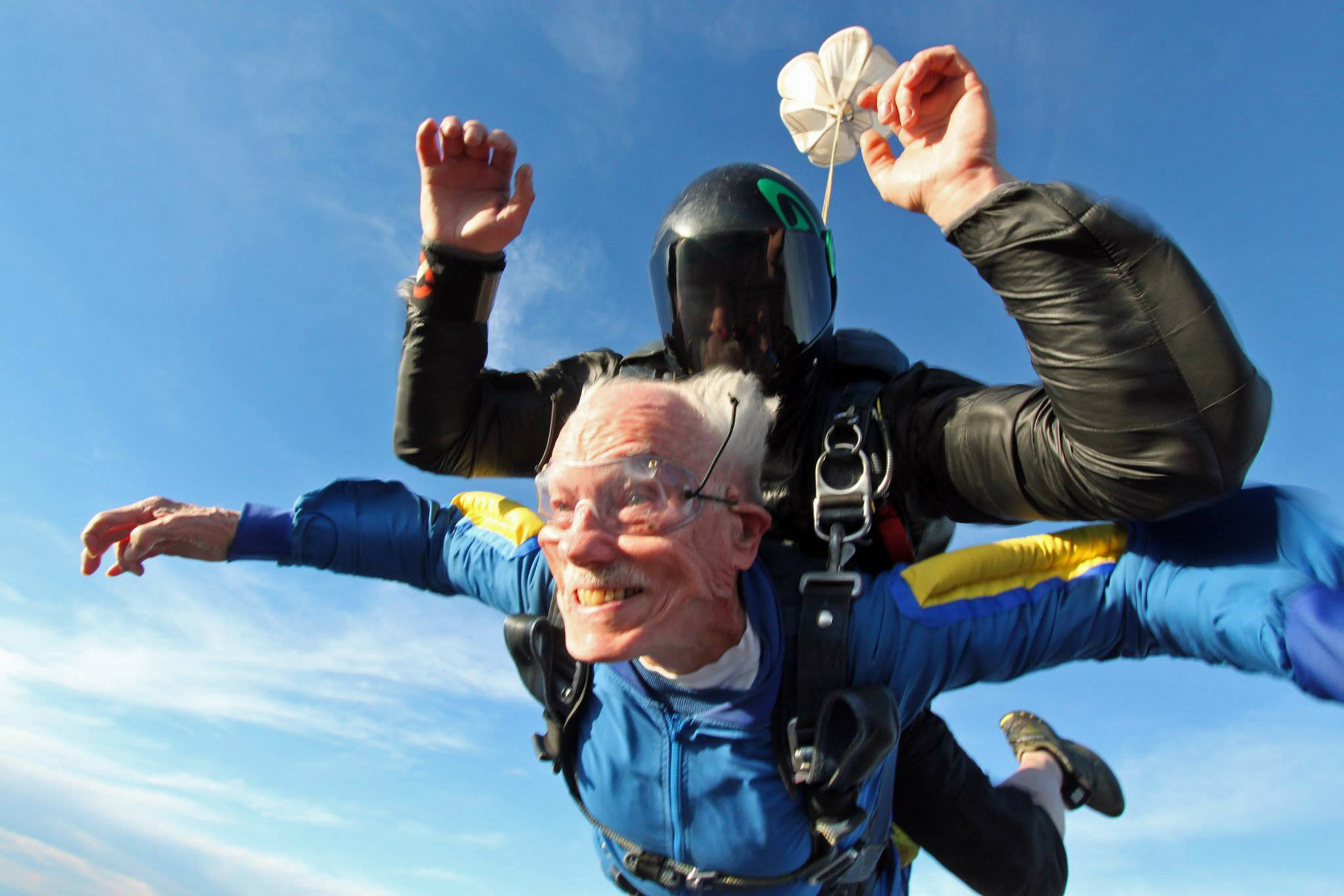 100-year-old grandad skydive