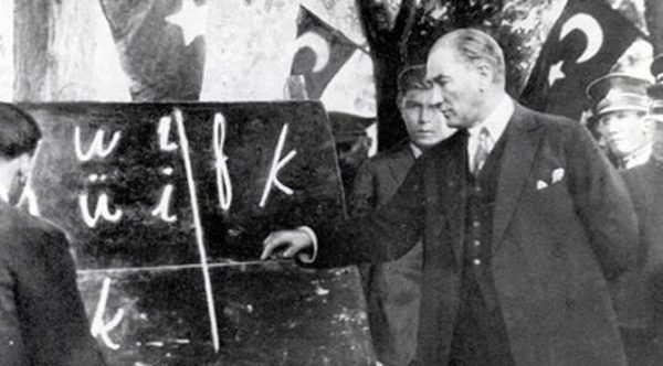 8. “Cumhuriyet_ mütefekkir, bilgili, kültürlü, sağlam vücutlu ve yüksek karakterli koruyucular ister.” Mustafa Kemal Atatürk