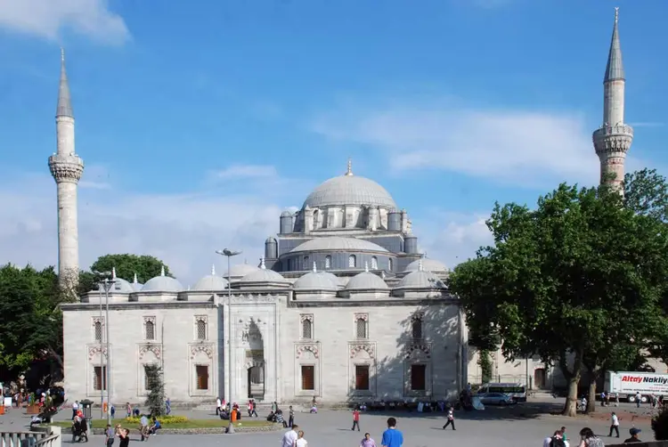Beyazıt-Camii-nasıl-gidilir-ibadete-açık-mı-nerede-hakkında-bilgi
