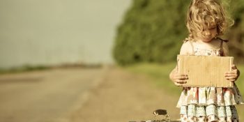 Çocuk İstismarına Yeni Davetiye: Merdiven Altı Evlat Edindirme Sitesi