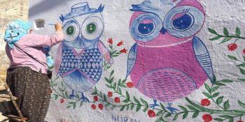 Türkiye’nin İlk Slow Food Köyü Germiyan ve Onun Duvarlarını Elleriyle Renklendiren Nuran Abla