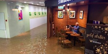 Sele Rağmen Gazetesini Okumaya Devam Eden Kafası Rahat Amcaya Yapılan Enfes Photoshoplar