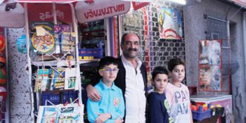 Çocuklara Kitap Okumaları Karşılığında İstediklerini Alma Şansı Veren Dünyanın En İyi Kalpli Bakkalı