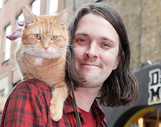 James Bowen and Bob the cat busking in Covent Garden.