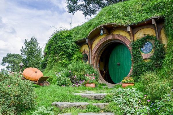 Bag-End-the-home-of-Frodo-and-Bilbo-Baggins.-Photo-Credit-640x424