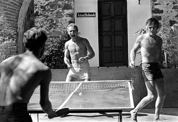 Paul-Newman-and-Robert-Redford-Playing-Ping-Pong__700
