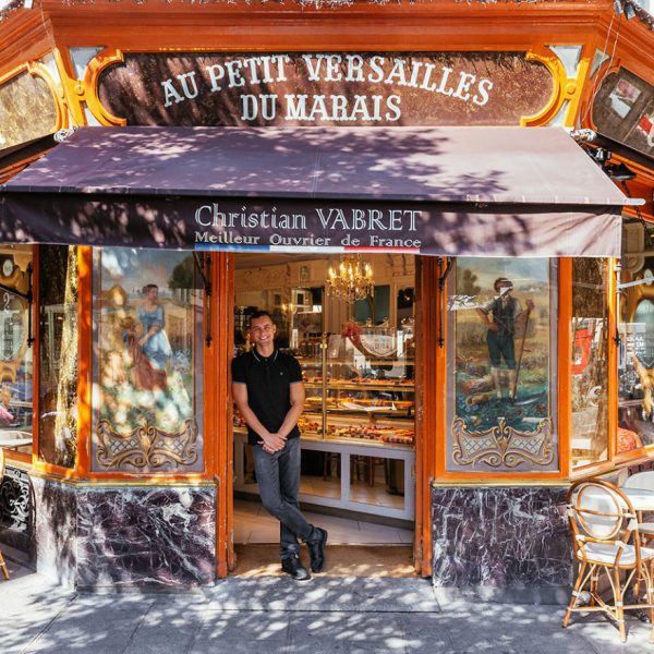 The-story-behind-these-iconic-parisian-storefronts-5809c94126283__880