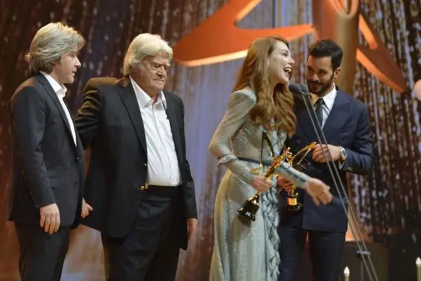 altin-kelebek-9-elcin-sangu-cuneyt-arkin-baris-arduc