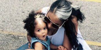 Kalıtımsal Bir Hastalık Olan Poliosis’e Sahip Sevimli Anne ve Kızın İlham Veren Hikayesi