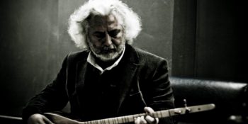 Kadife Sesine Doyamadığımız Başarılı Müzisyenimiz Erkan Oğur ve Perdesiz Gitarın İcadı
