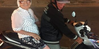 Gezmenin Yaşı Olmadığını Gösteren 89 Yaşındaki Büyükanne Lena’nın Emeklilik Seyahati