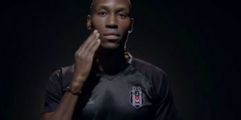 Beşiktaş Taraftarından Muhteşem Hareket: İşitme Engelliler İçin Sessiz Tezahürat