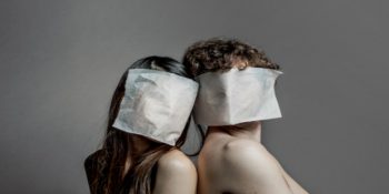 Kalp Kırıklıklarını Kendi Filtresinden Geçirip Sanata Dönüştüren Fotoğrafçıdan 12 Anlamlı Kare