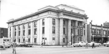 1 Dolara Aldığı Harabe Binayı Olağanüstü Bir Sanat Merkezine Çeviren Sanatçı