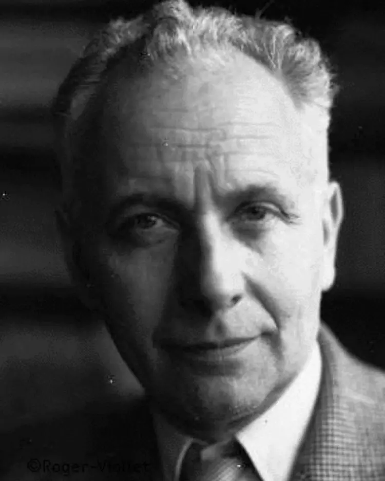 1. Öyle derin ki gözlerin içmeye eğildim de