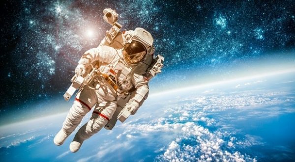 Astronaut-in-outer-space.-800x430