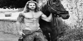 Seksi Fransız Çiftçilerin Fotoğraflarından Oluşan 2017 Takvimi